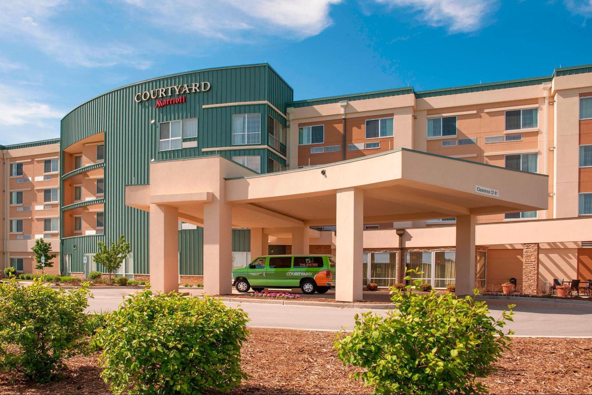 Courtyard Milwaukee Airport Hotel Kültér fotó