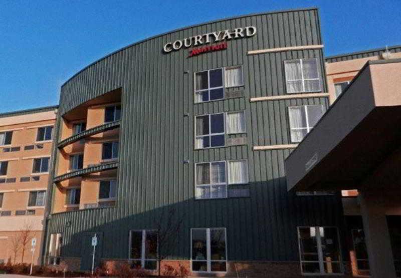 Courtyard Milwaukee Airport Hotel Kültér fotó