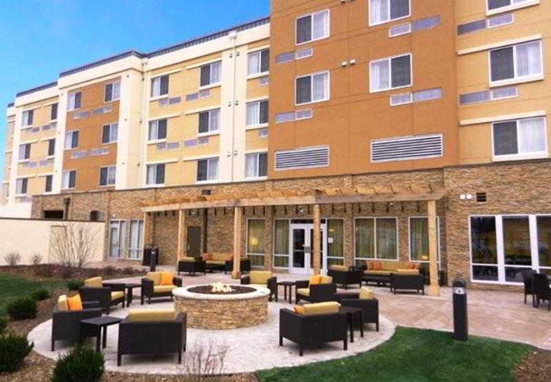 Courtyard Milwaukee Airport Hotel Kültér fotó