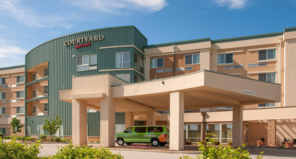 Courtyard Milwaukee Airport Hotel Kültér fotó
